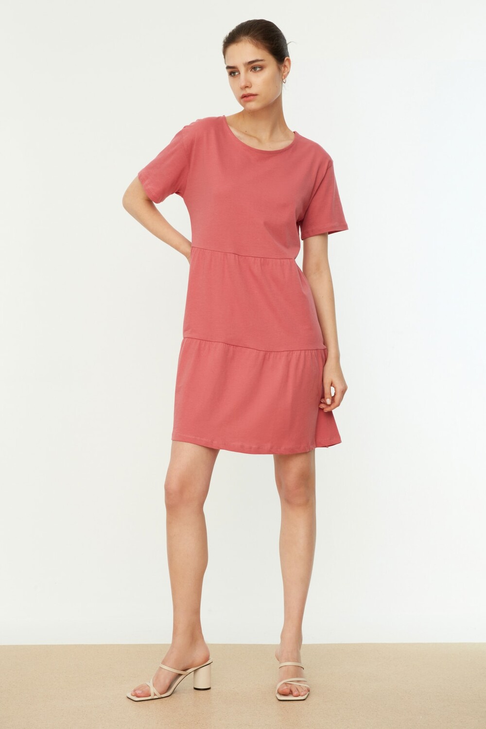 

Базовое трикотажное платье Dusty Rose Trendyol, розовый