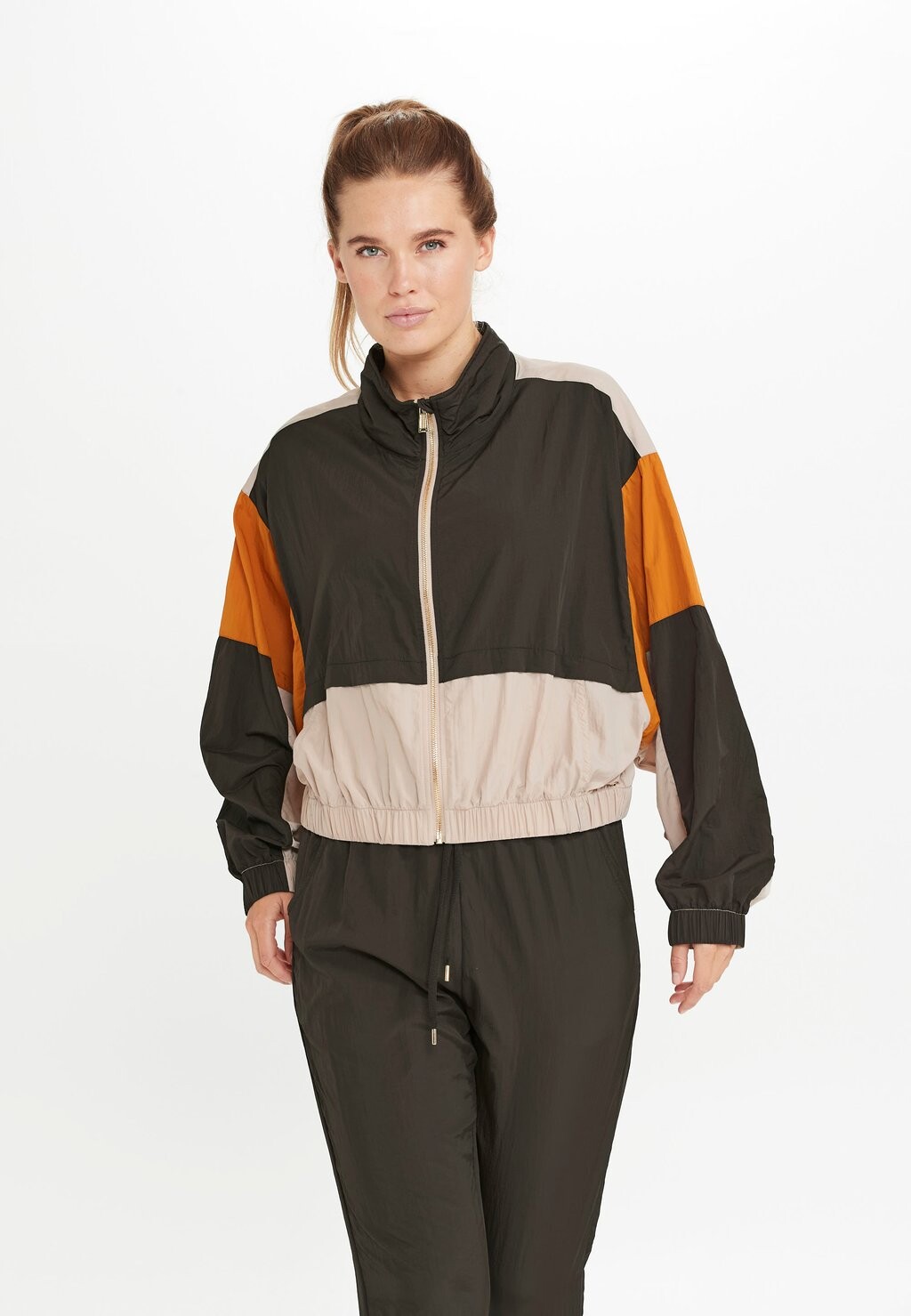 

Спортивная куртка Athlecia