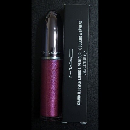 

Жидкая губная помада MAC Grand Illusion Pearly Girl, Черный