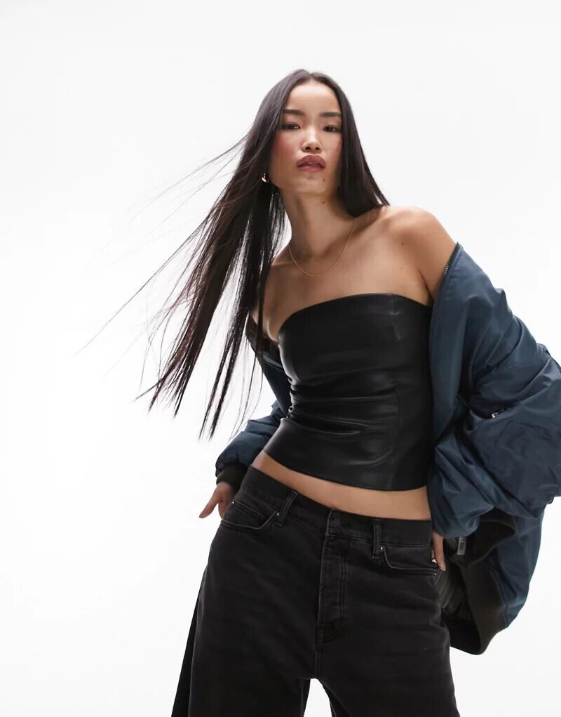 

Черный топ без бретелек Topshop под кожу