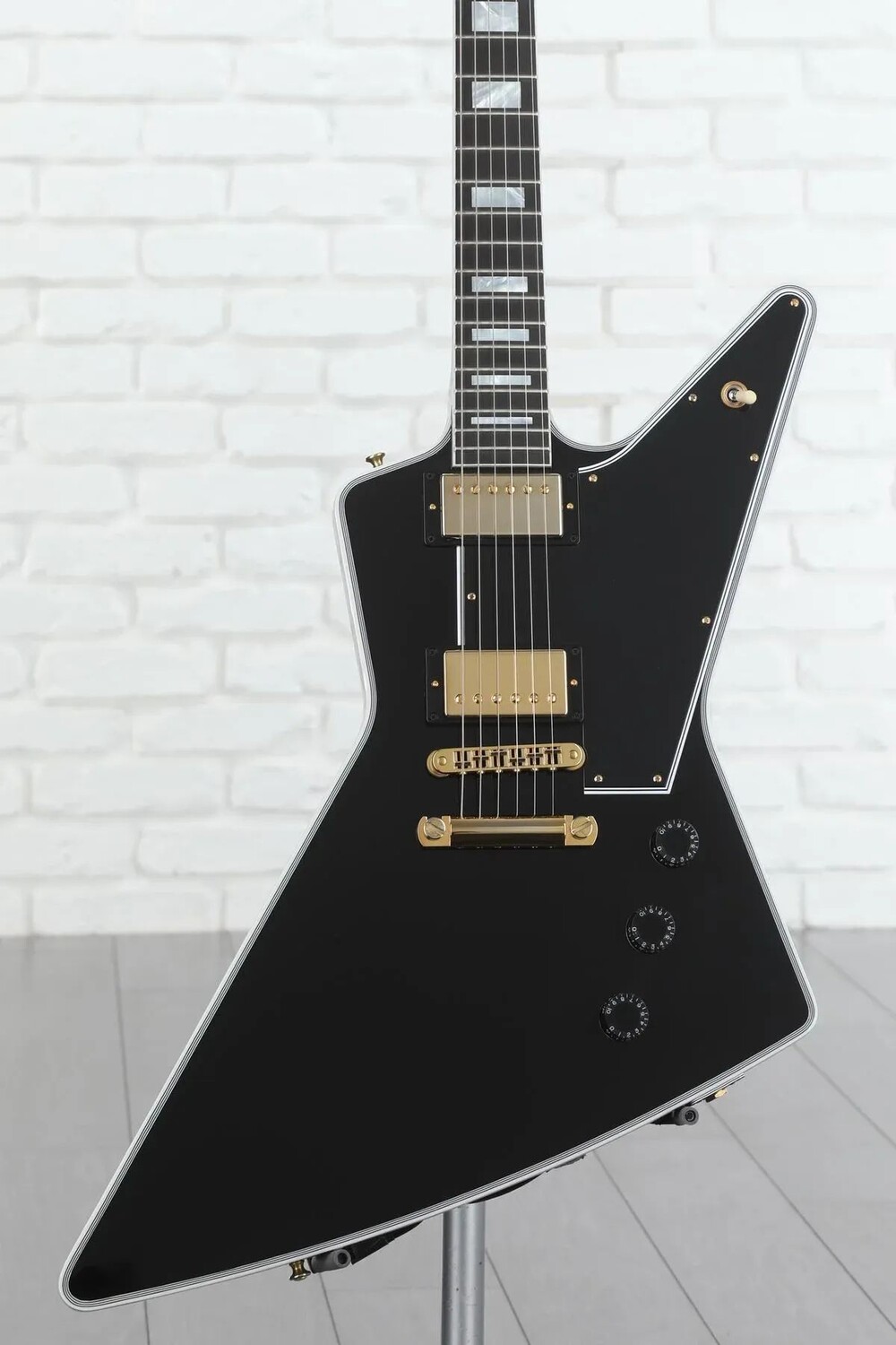 

Gibson Custom Explorer Custom — черное дерево с накладкой из черного дерева