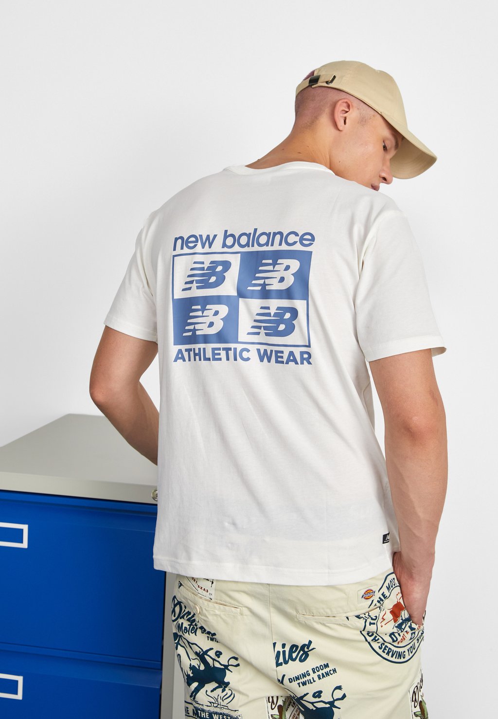 

Футболка с принтом New Balance, белый