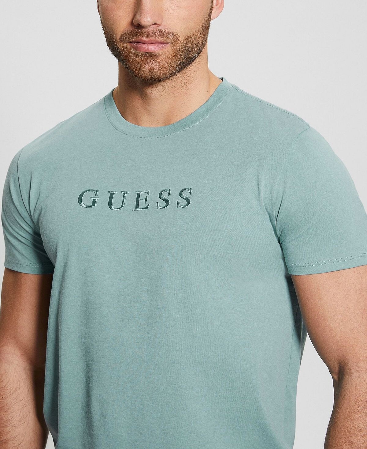 

Мужская футболка с коротким рукавом и вышитым логотипом GUESS