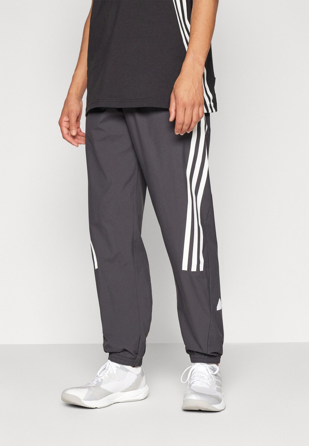 

Спортивные брюки adidas Sportswear, черные