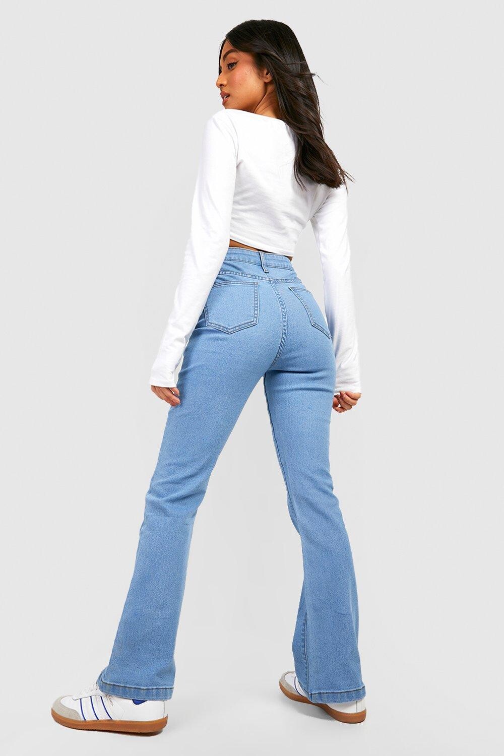 

Джинсы petite 30'' с высокой посадкой и расклешенными ногими Boohoo, синий