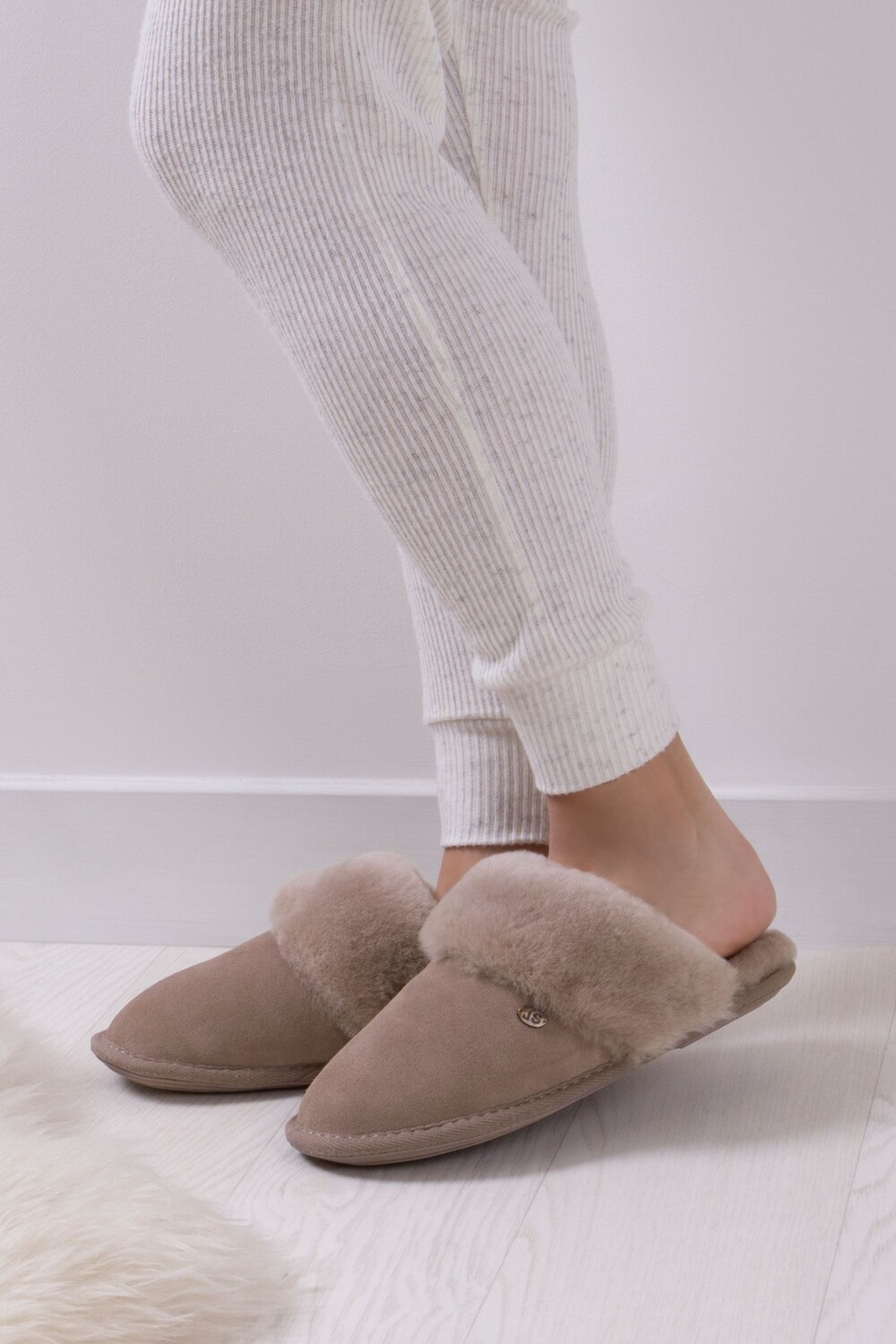 

Женские тапочки Duchess из овчины Just Sheepskin, коричневый
