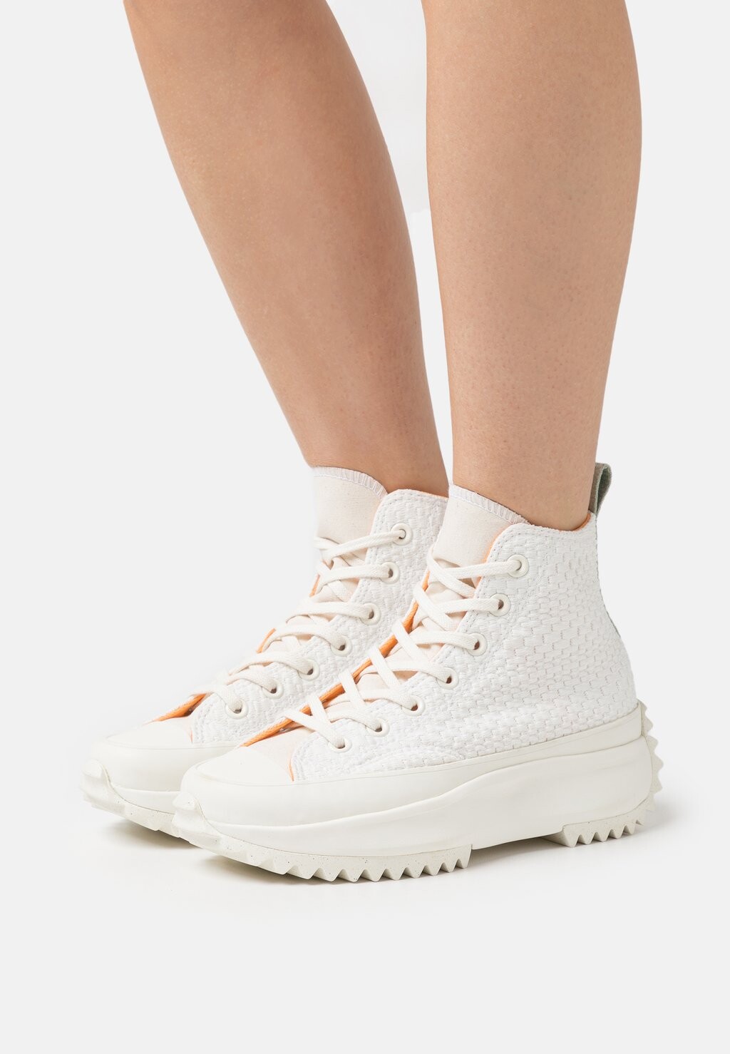 

Высокие кроссовки Converse