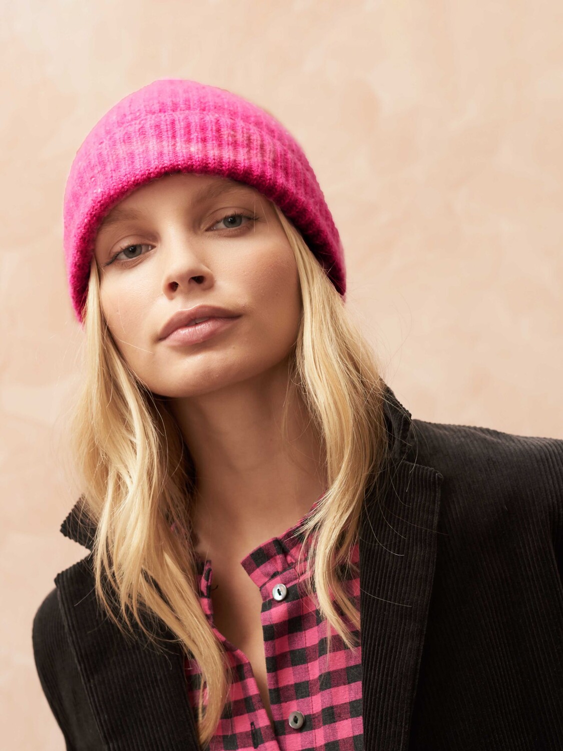 

Шапка Brora Cashmere Donegal в рубчик, Пион