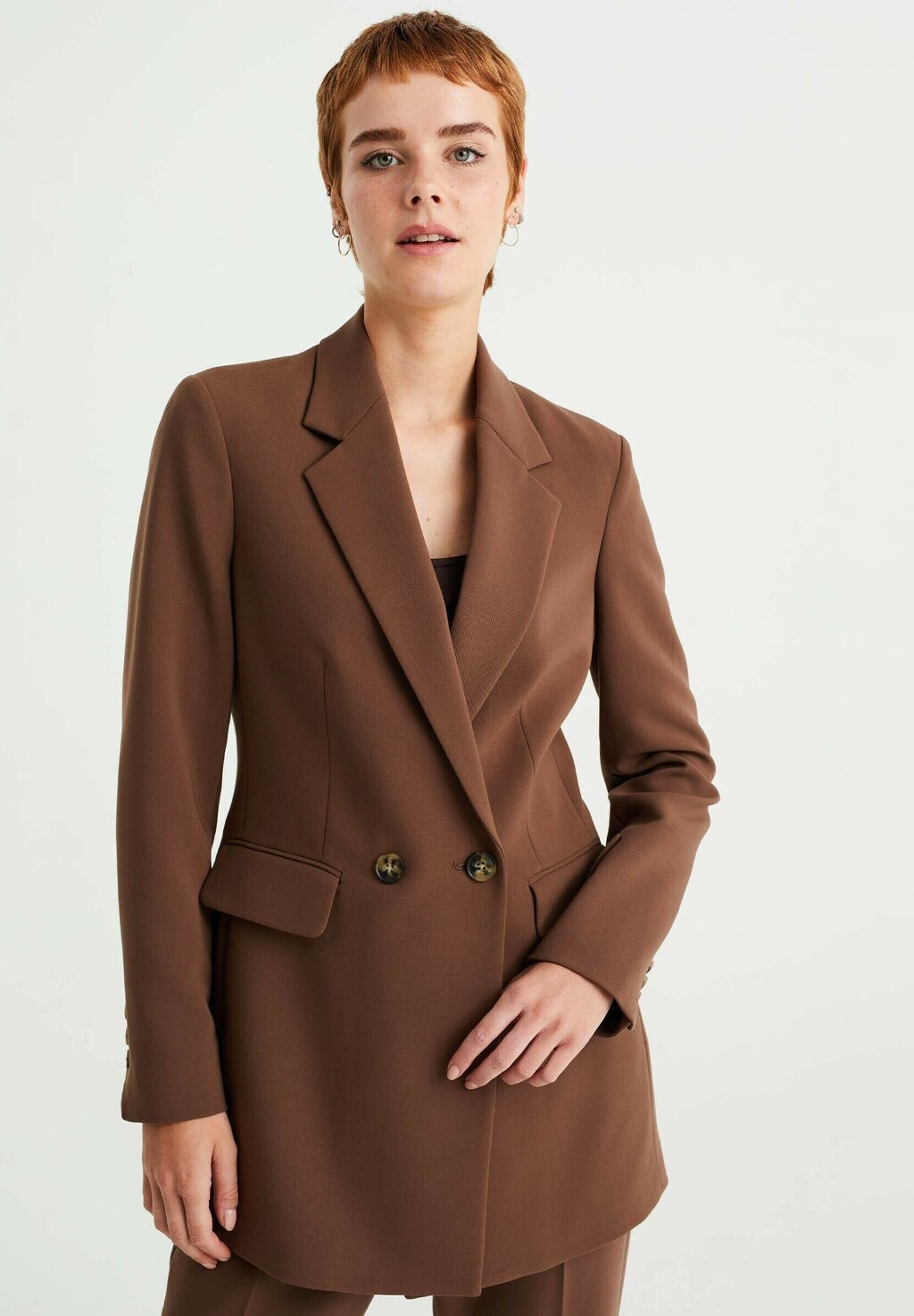 

Короткое пальто WE Fashion, коричневый