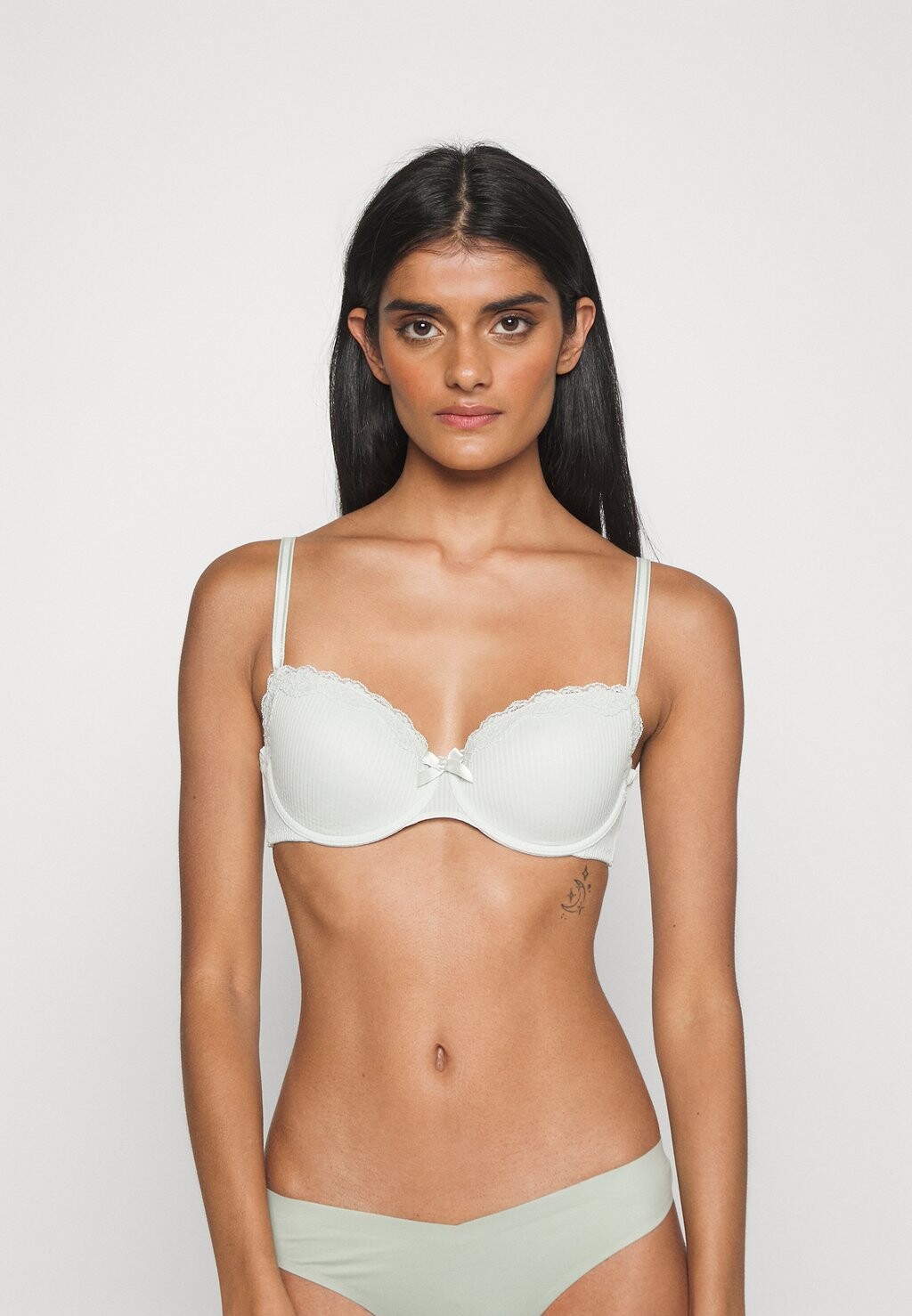 

Бюстгальтер на косточках Hunkemöller