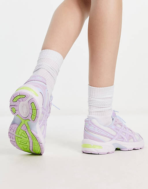

Бело-розовые массивные кроссовки Asics Gel-1130