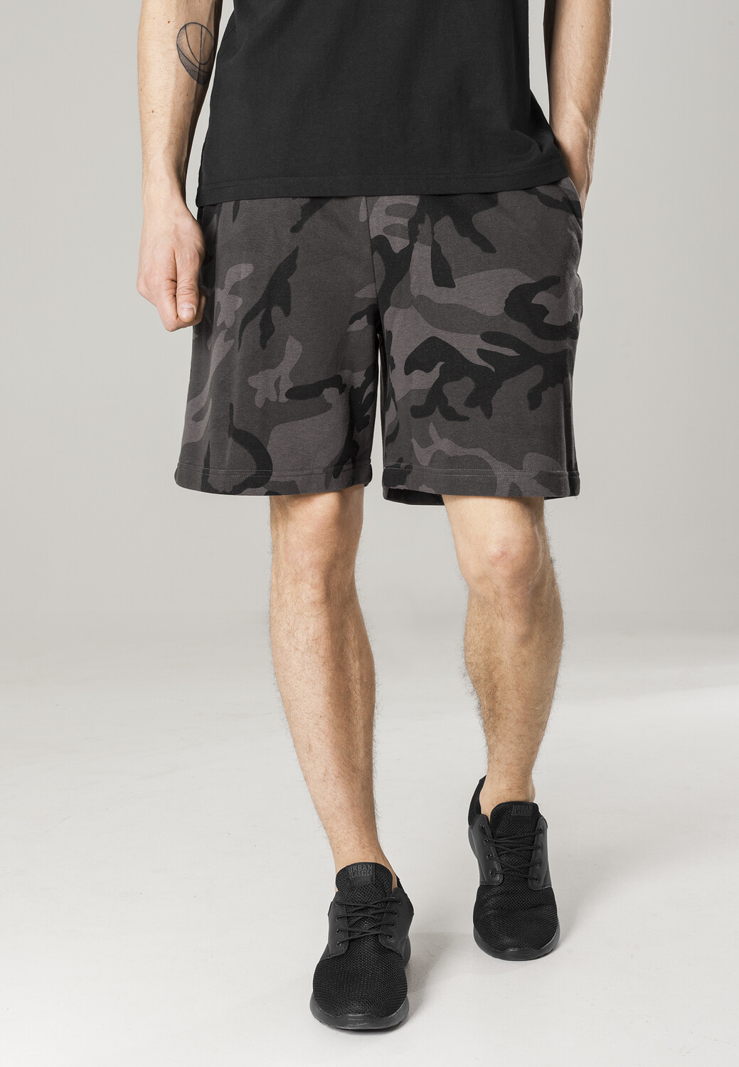 

Спортивные брюки Urban Classics Sweat Shorts, цвет Grau Flecktarn