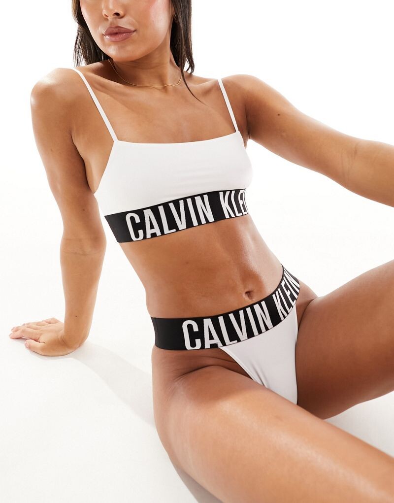 

Calvin Klein - Intense Power - Короткий бюстгальтер без подкладки, белый цвет