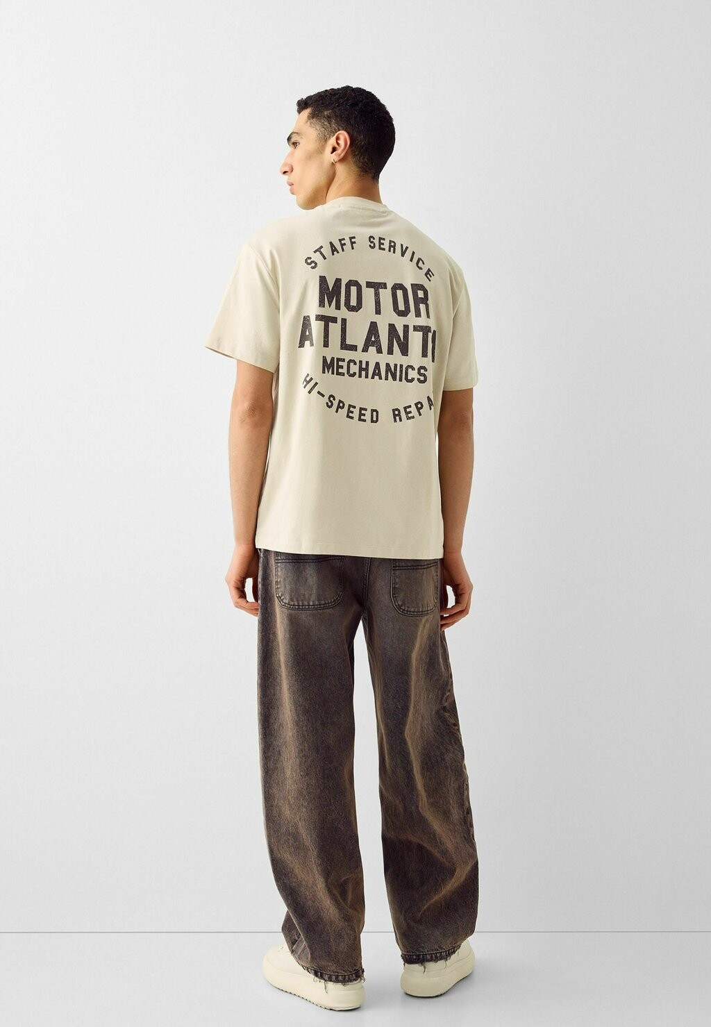 

Футболка с принтом Boxy Fit Short Sleeve Varsity Bershka, цвет camel