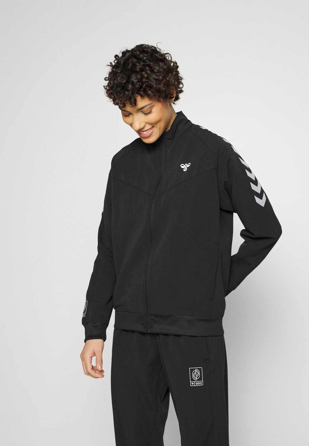 

Спортивная куртка Hummel, черный