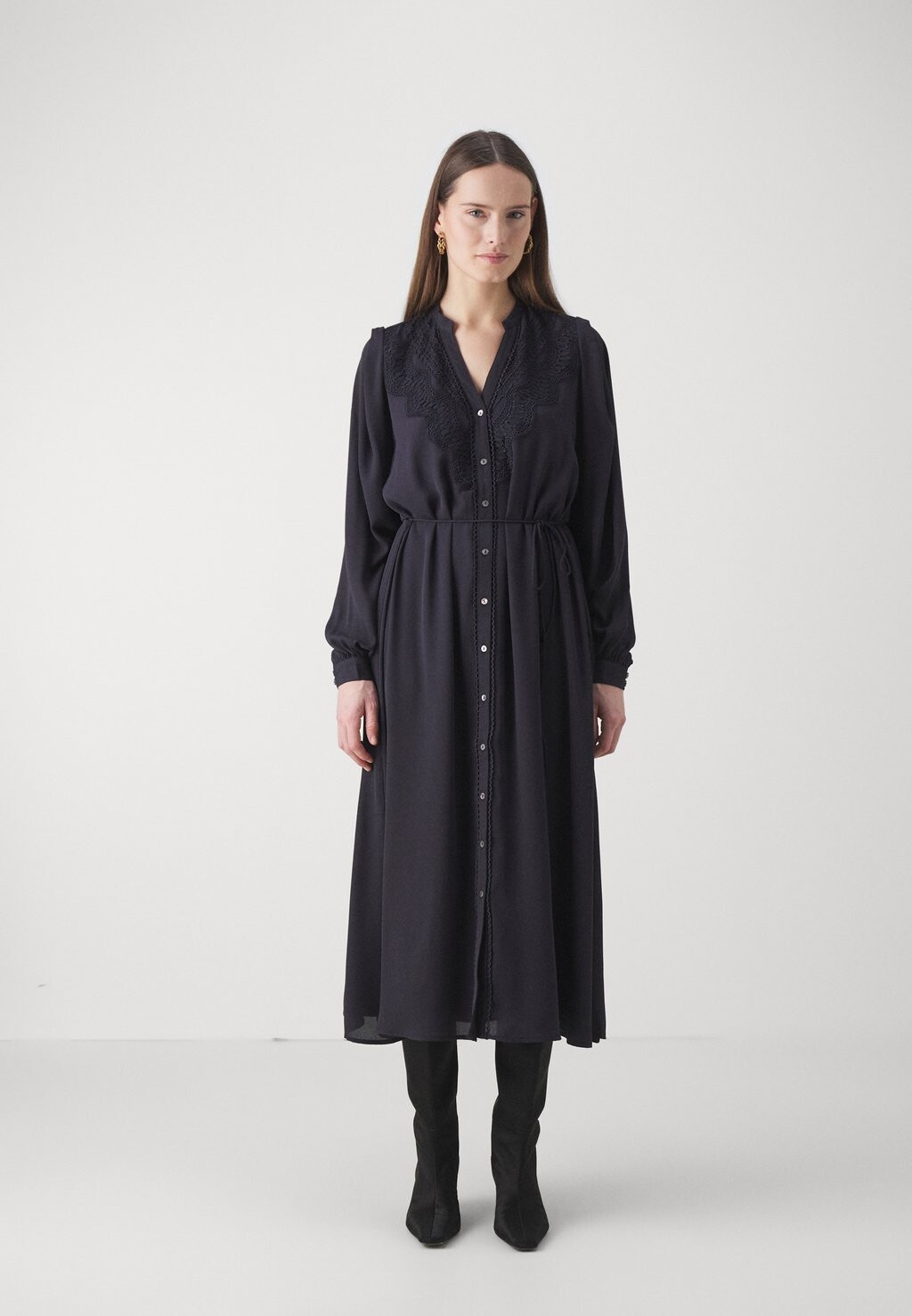 

Платье-рубашка CAMILLABBABINAS DRESS Bruuns Bazaar, темно-синий