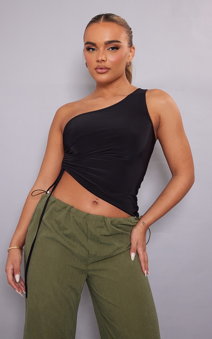 

PrettyLittleThing Черный облегающий топ-бандо с асимметричными рюшами и рюшами