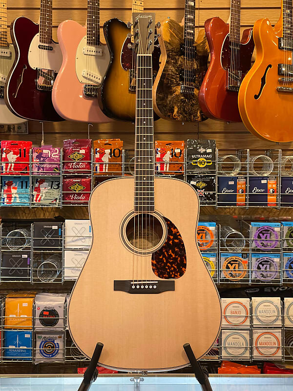 

Акустическая гитара Larrivee D40MH Spruce/Mahogany Dreadnought - Brand New! Free Shipping!