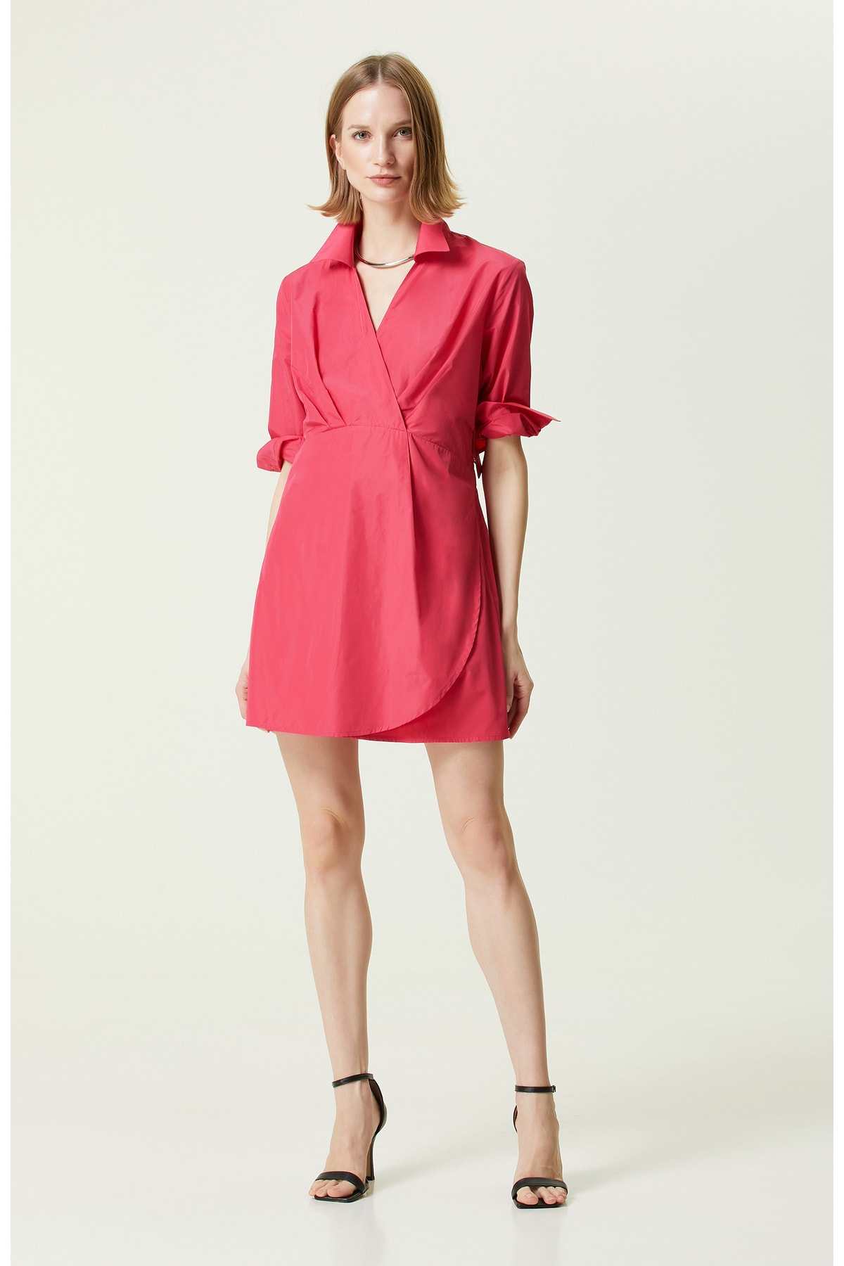 цена Платье с длинным рукавом и воротником-рубашкой цвета фуксии Network, розовый