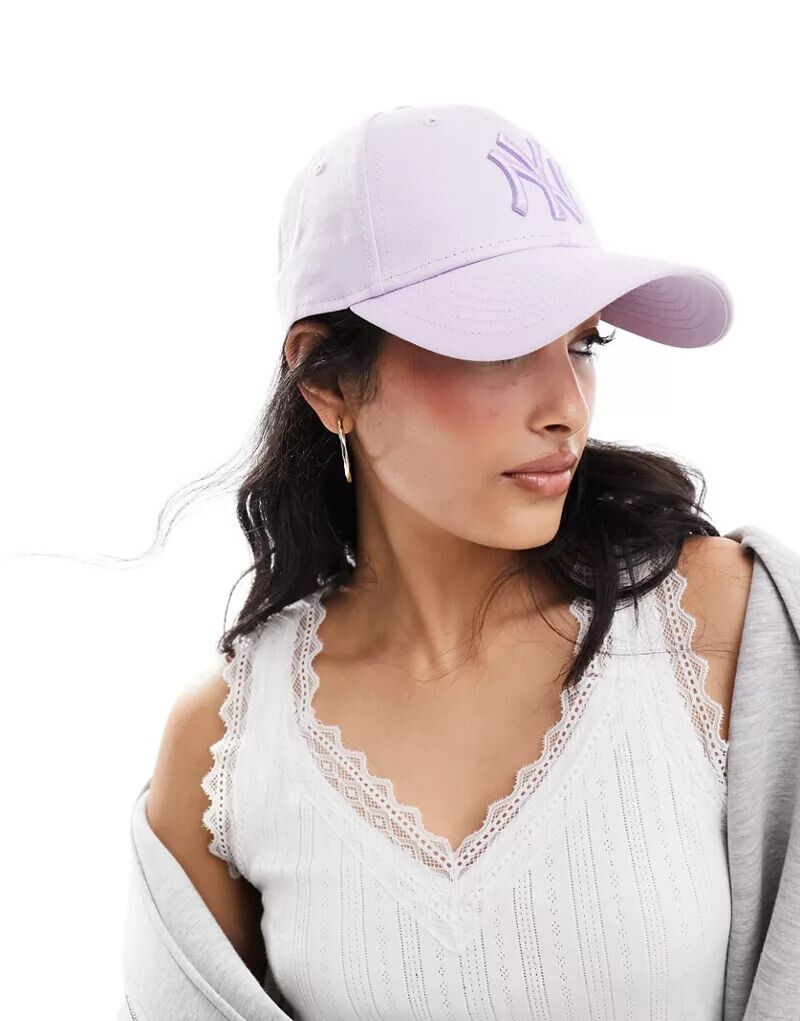 

Сиреневая кепка New Era 9Forty NY Yankees