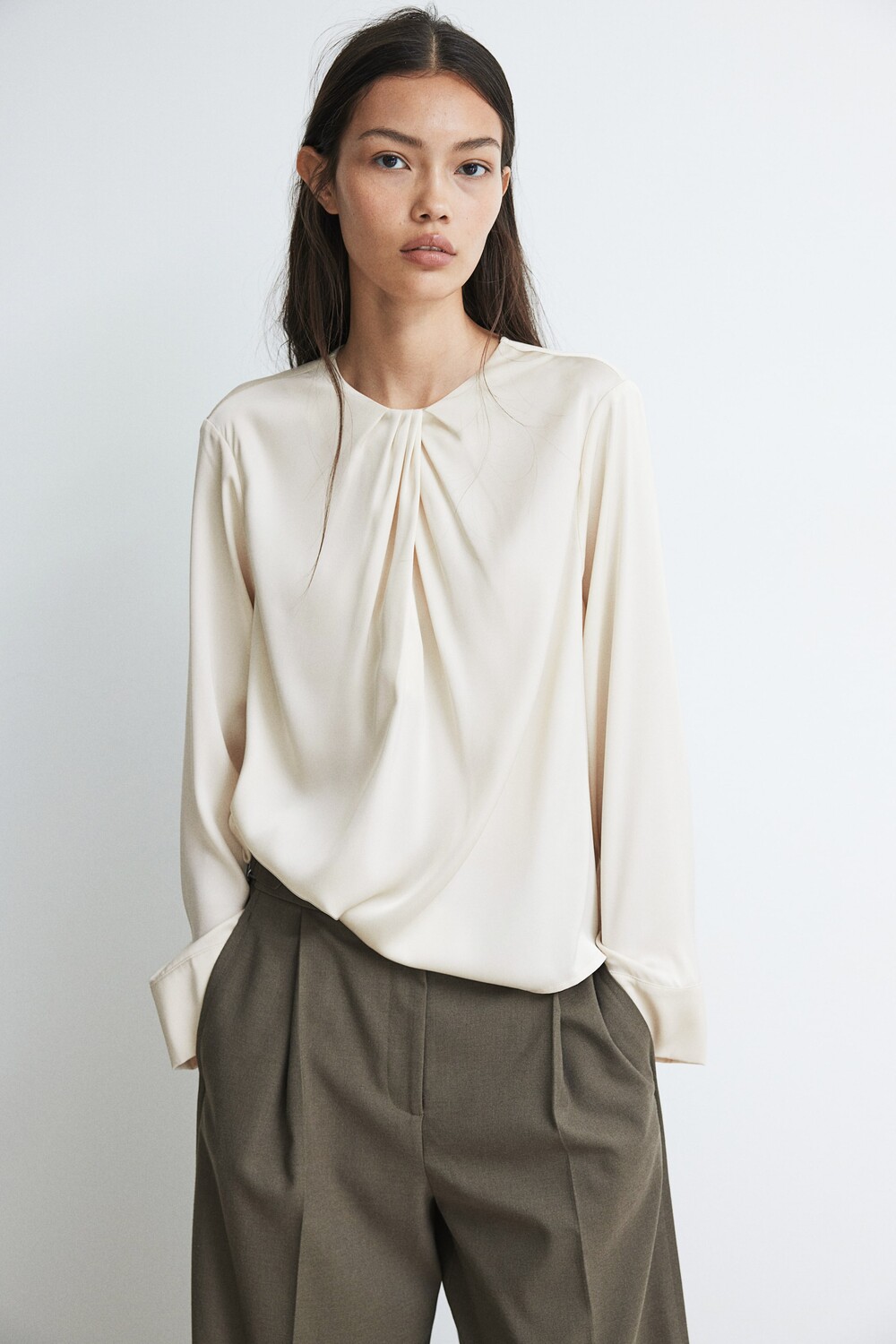 

Атласная блузка со складками H&M, бежевый
