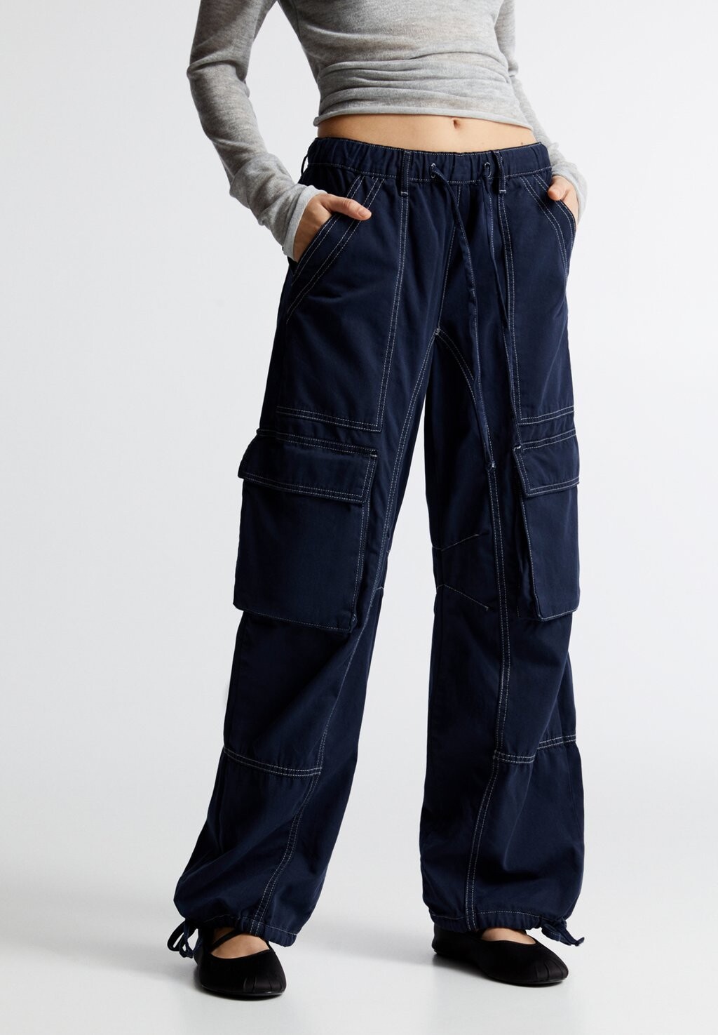 

Брюки-карго ADJUSTABLE ELASTIC PULL&BEAR, цвет dark blue