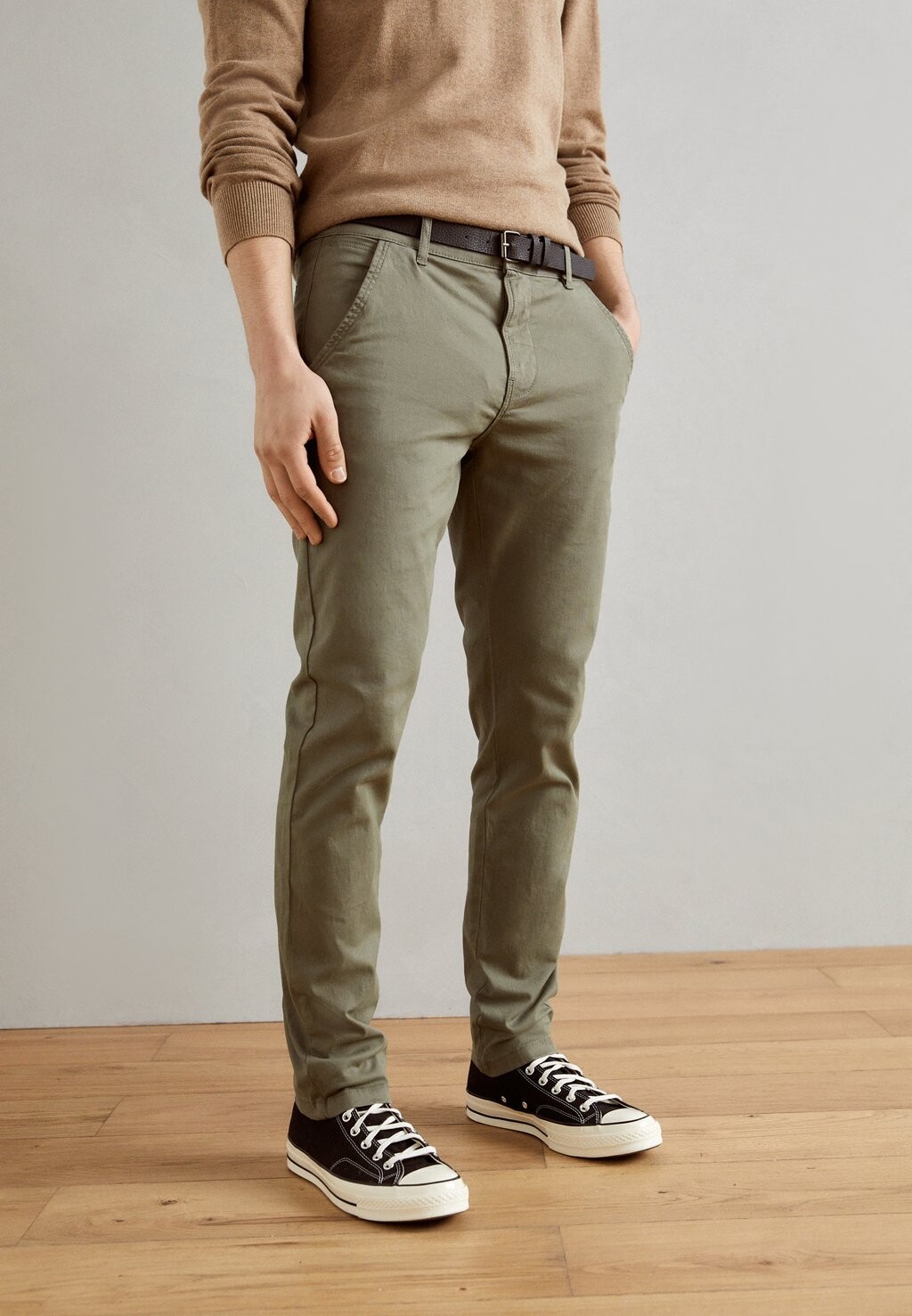 

Брюки чинос CLASSIC BELT Lindbergh, цвет oliv