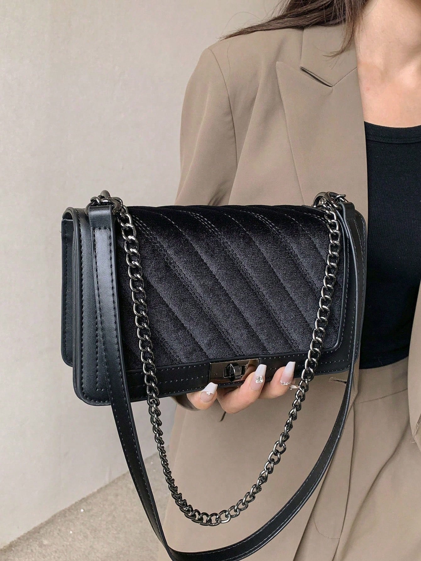 Маленькая женская сумка на плечо и через плечо с поворотным замком и вышивкой Crosshatch, черный маленькая квадратная сумка через плечо с цепочным ремешком и модной сумочкой с принтом многоцветный