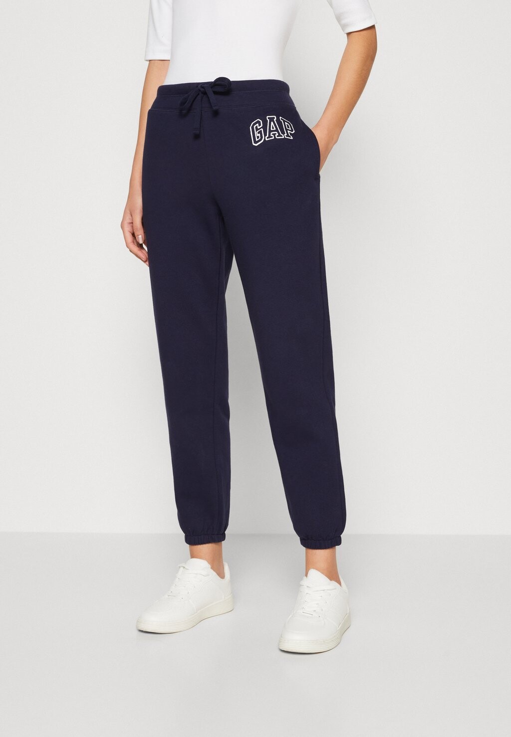 

Спортивные брюки HERITAGE JOGGER GAP, темно-синяя форма