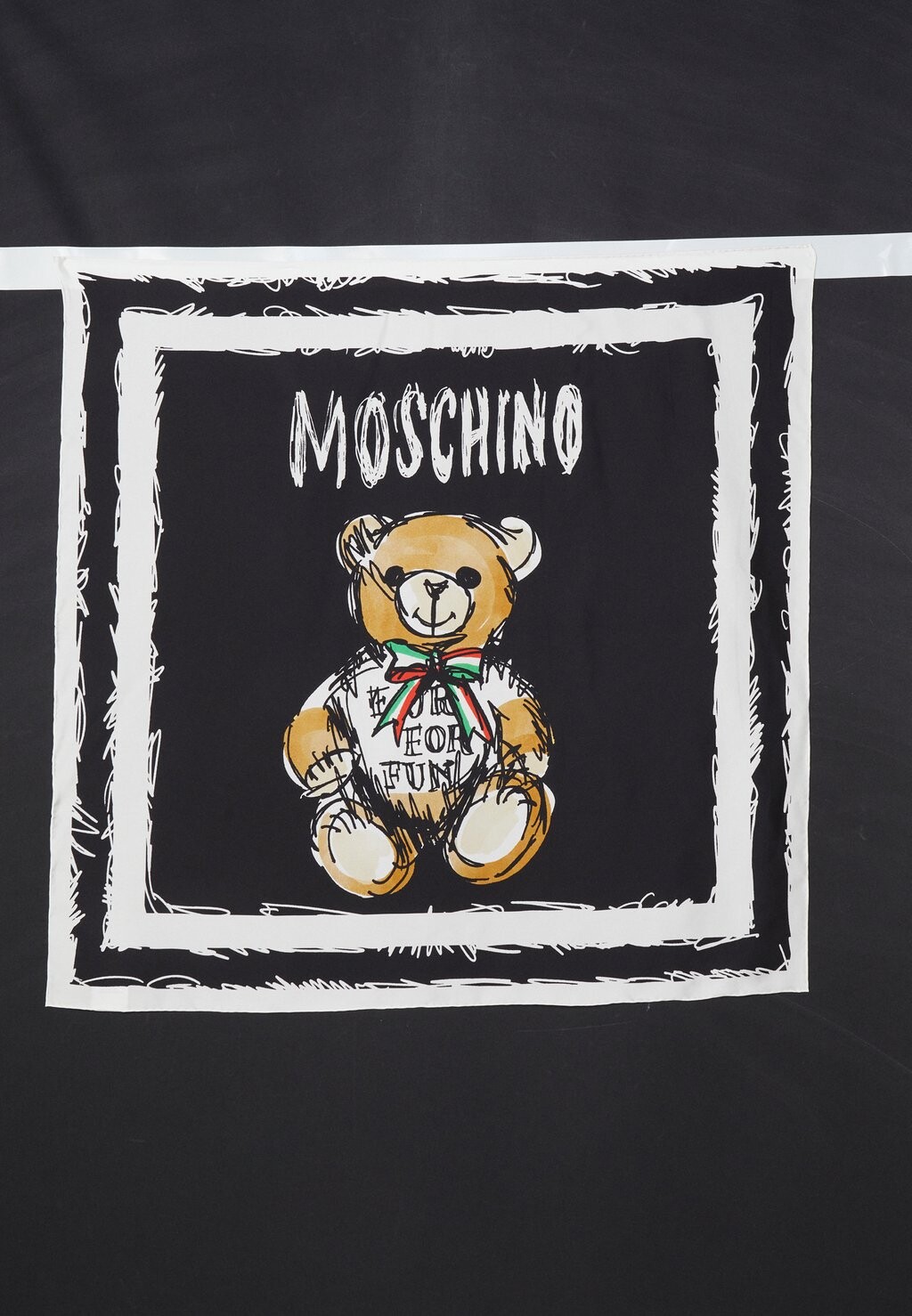

Шарф Headscarf MOSCHINO, цвет fantasy black