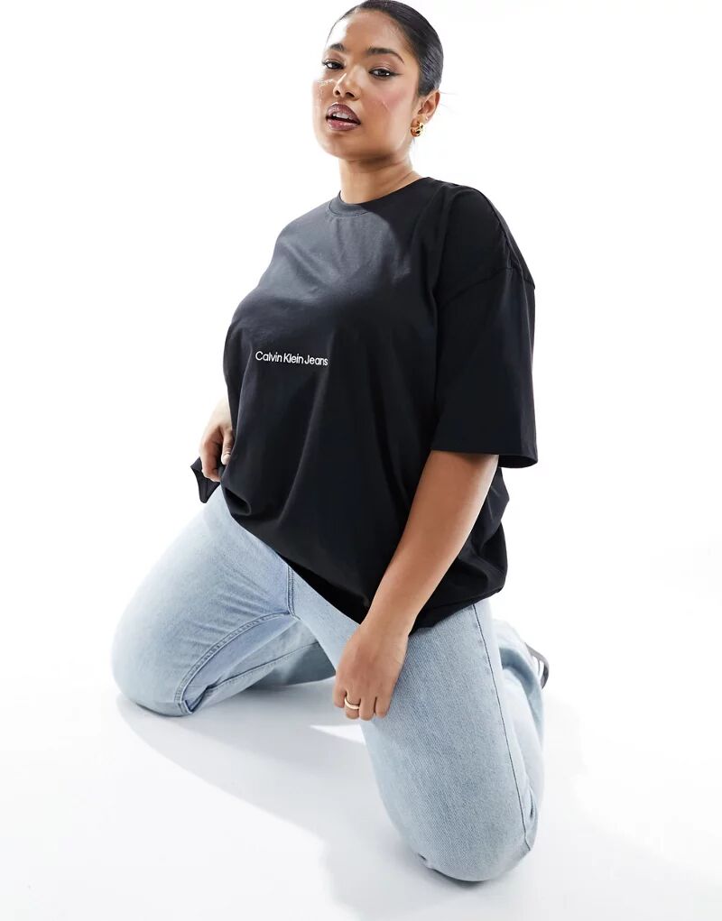 Черная объемная футболка бойфренда Calvin Klein Plus с логотипом бренда