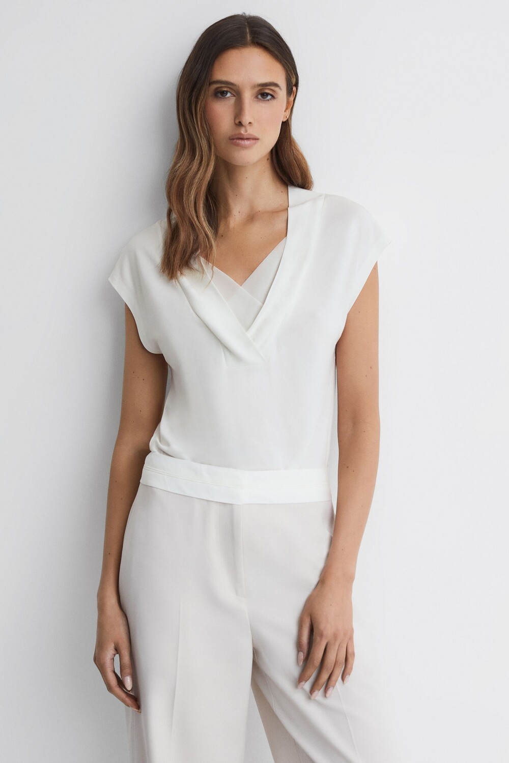 

Многослойная футболка Bonnie с V-образным вырезом Reiss, белый