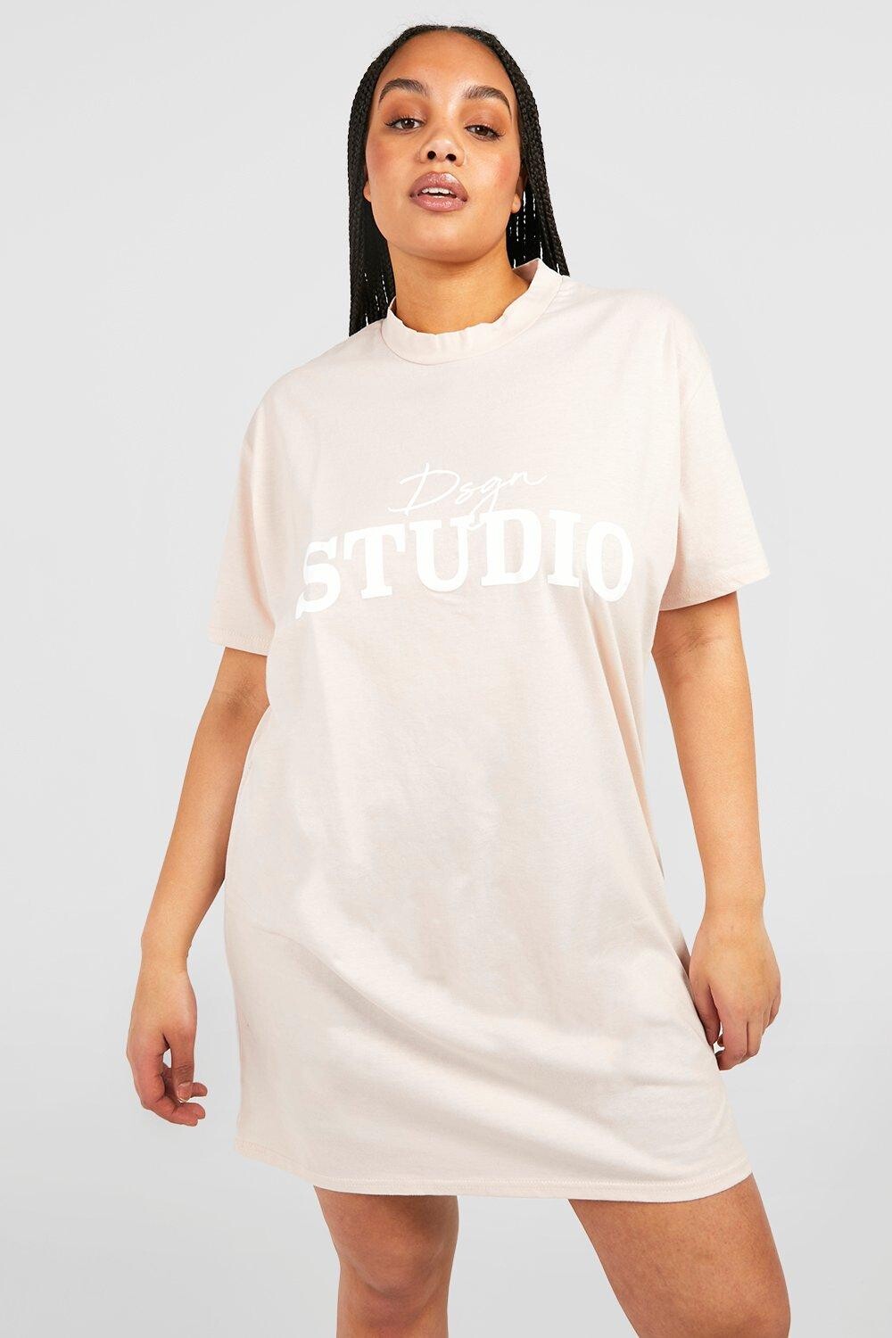 

Платье-футболка plus design studio Boohoo, бежевый