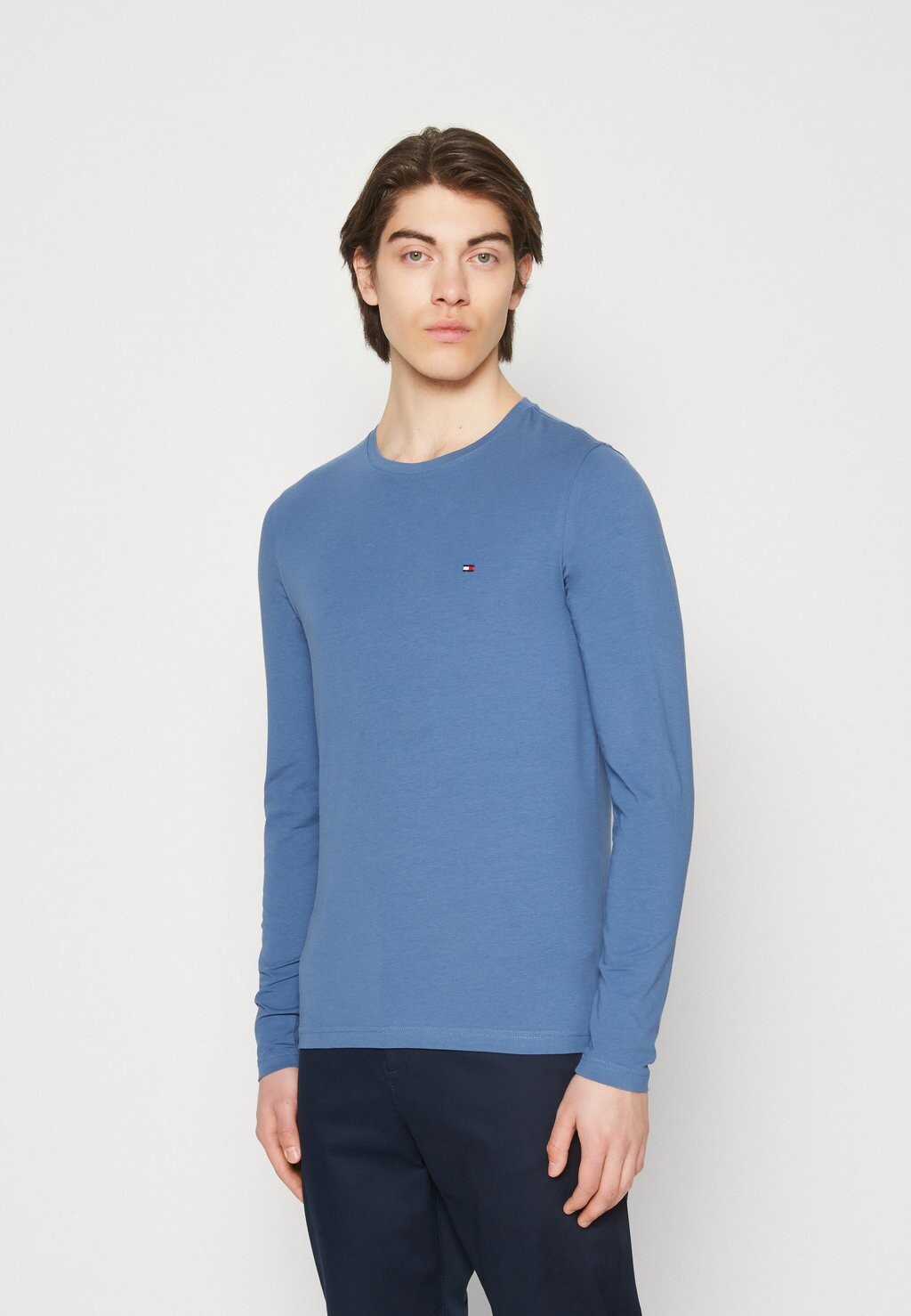 

Футболка с длинным рукавом SLIM FIT LONG SLEEVE TEE Tommy Hilfiger, синее побережье