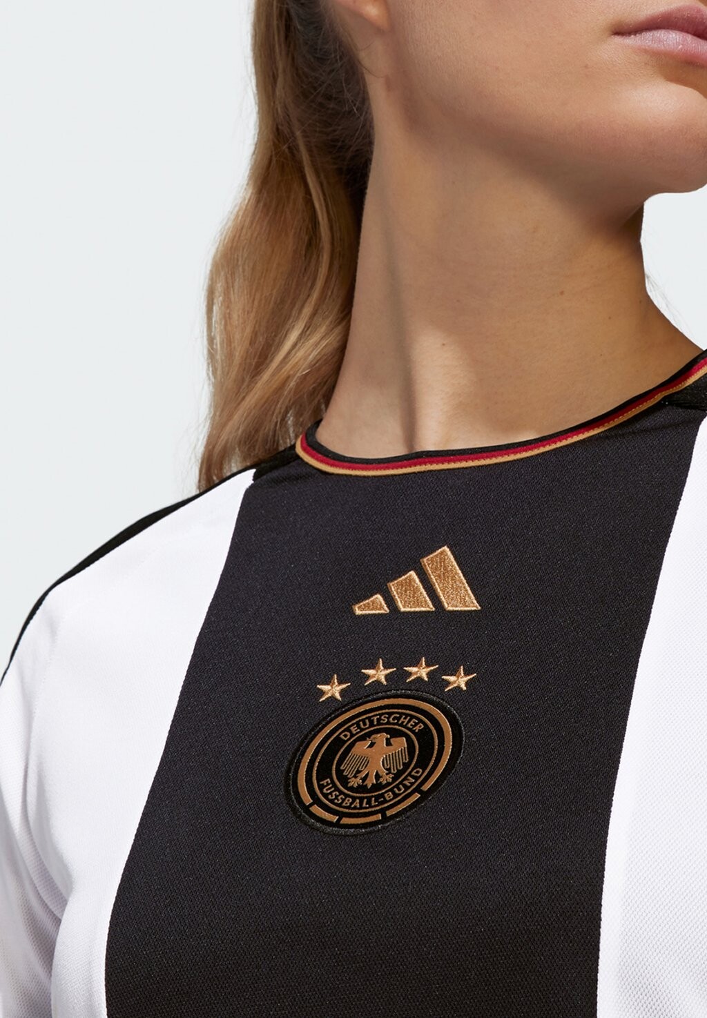 

Футболка Adidas