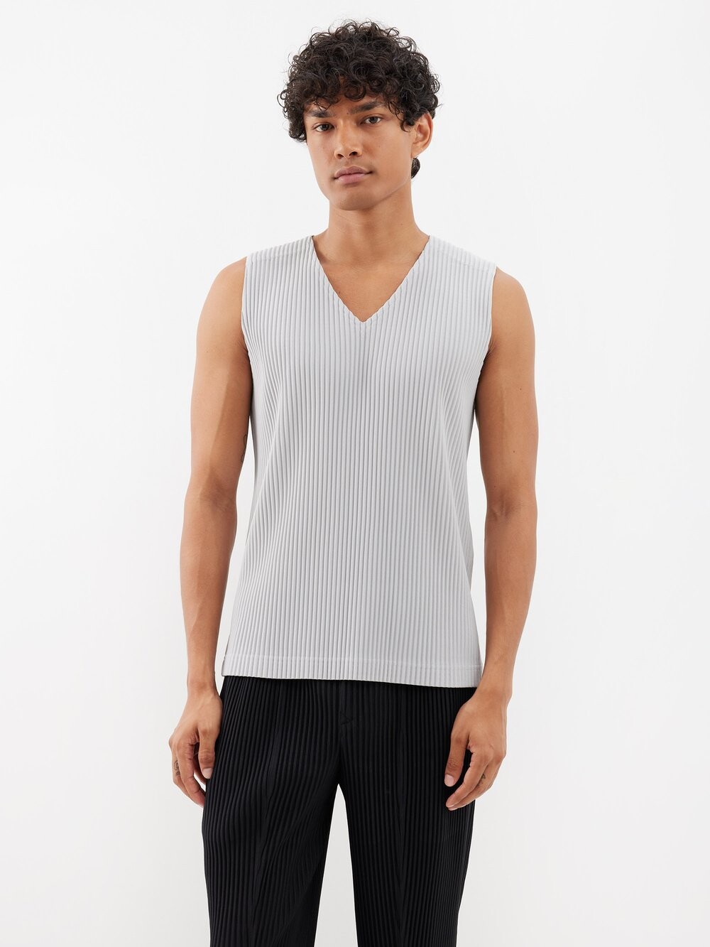 

Жилет со складками и v-образным вырезом Homme Plissé Issey Miyake, серый