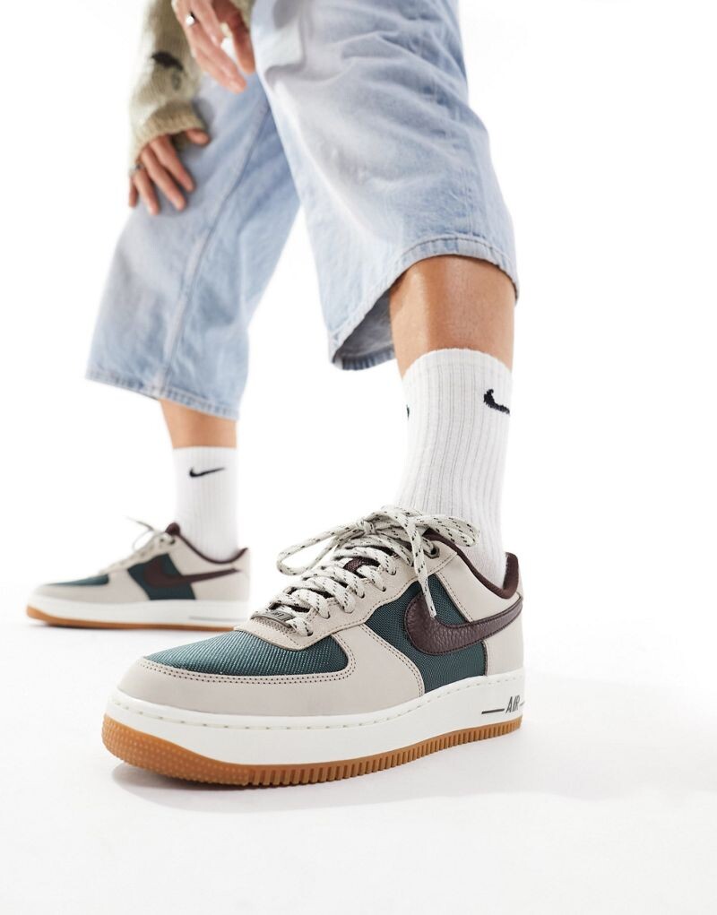 

Кроссовки Nike Air Force 1 '07 кремового и хаки