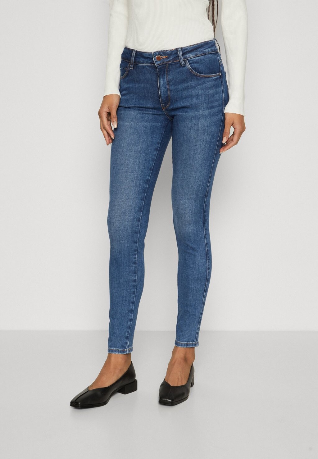 

Джинсы скинни Guess, синий деним