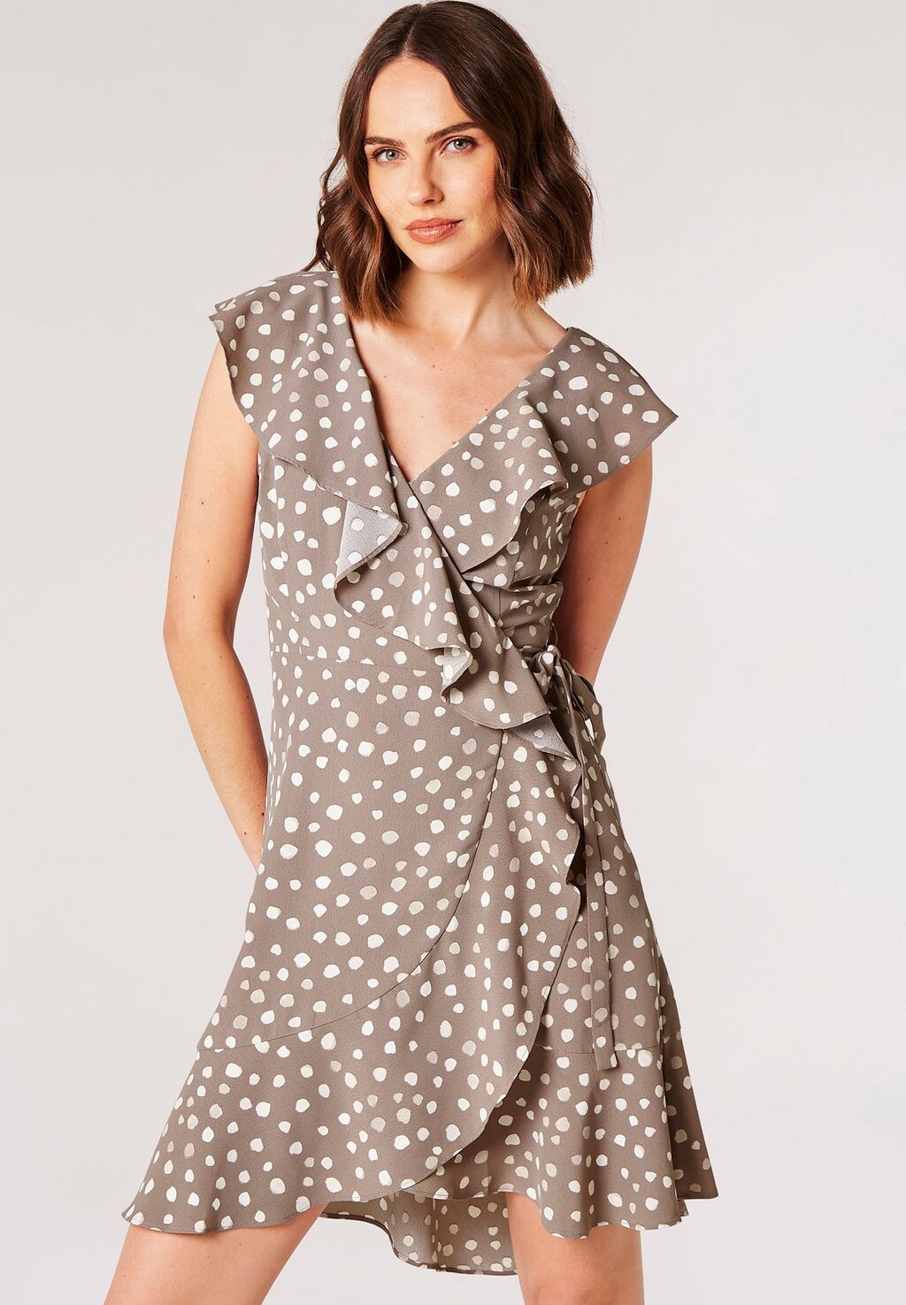 

Платье повседневное PAINTED DOT RUFFLE WRAP Apricot, цвет grey