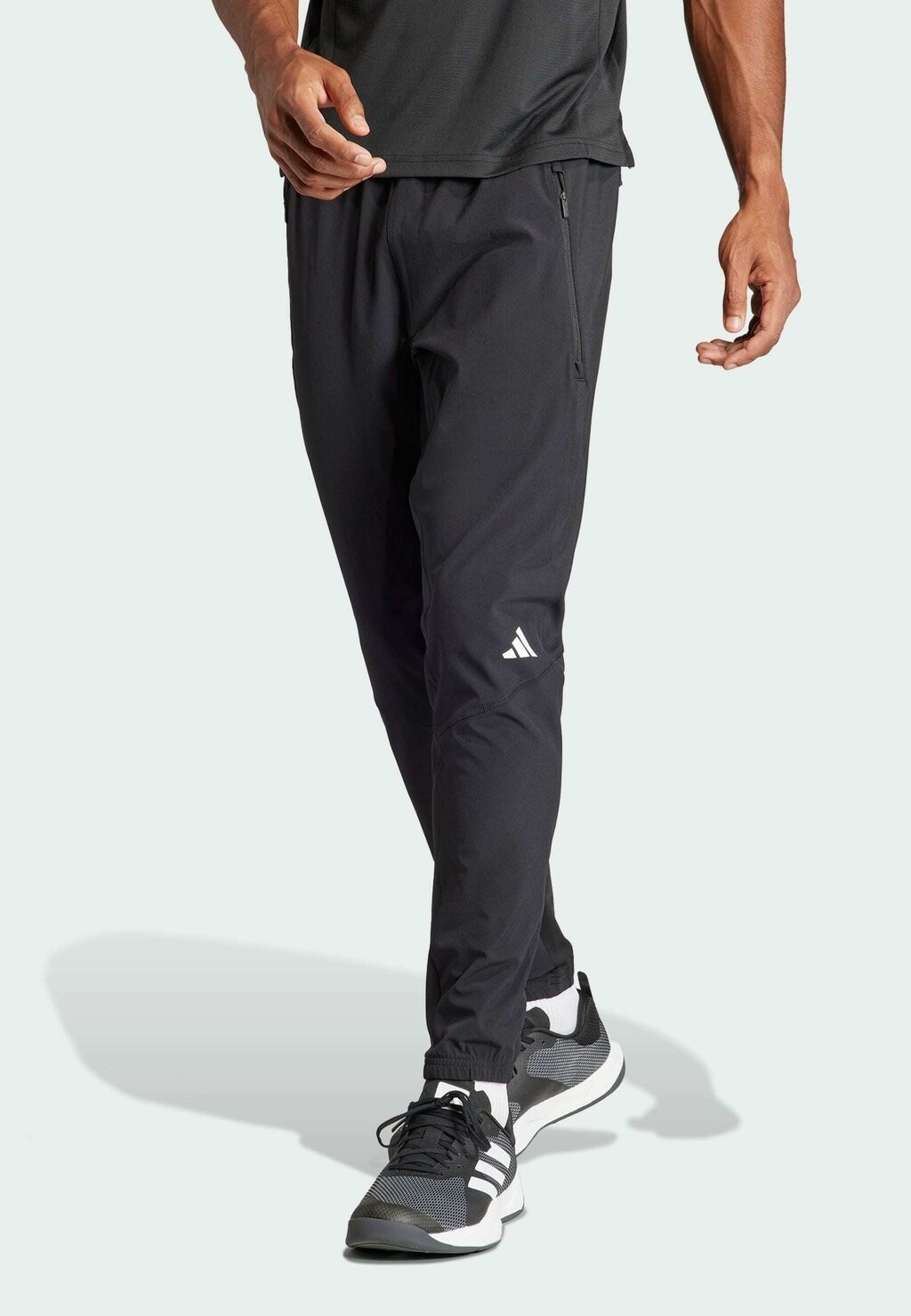 

Спортивные брюки Adidas, черные