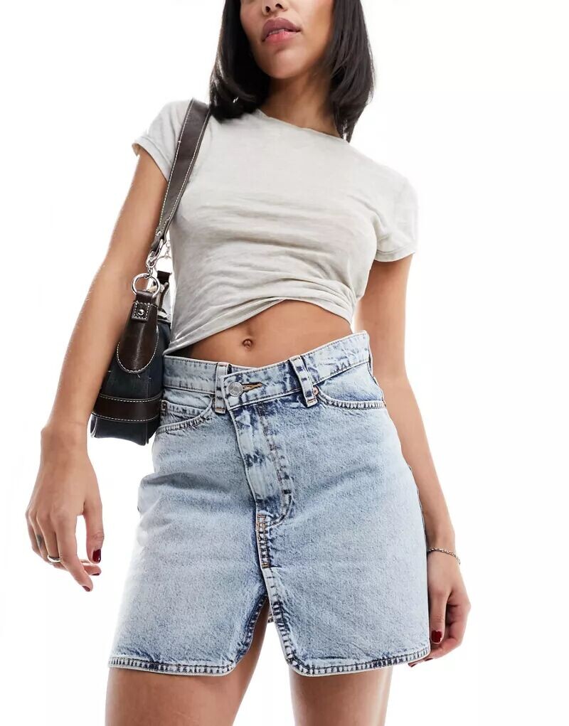 

Голубая короткая джинсовая юбка ASOS с перекрещенной линией талии спереди