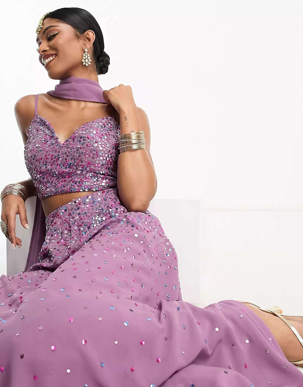 

Укороченный топ на бретелях с 3D пайетками Maya Lehenga сиреневого цвета
