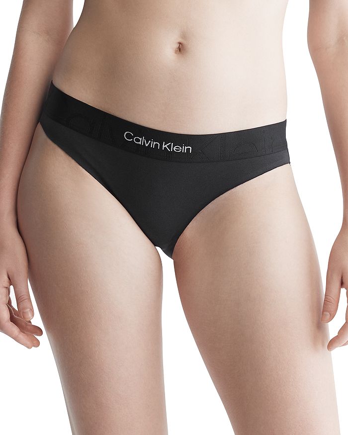 

Бикини с рельефной иконой Calvin Klein