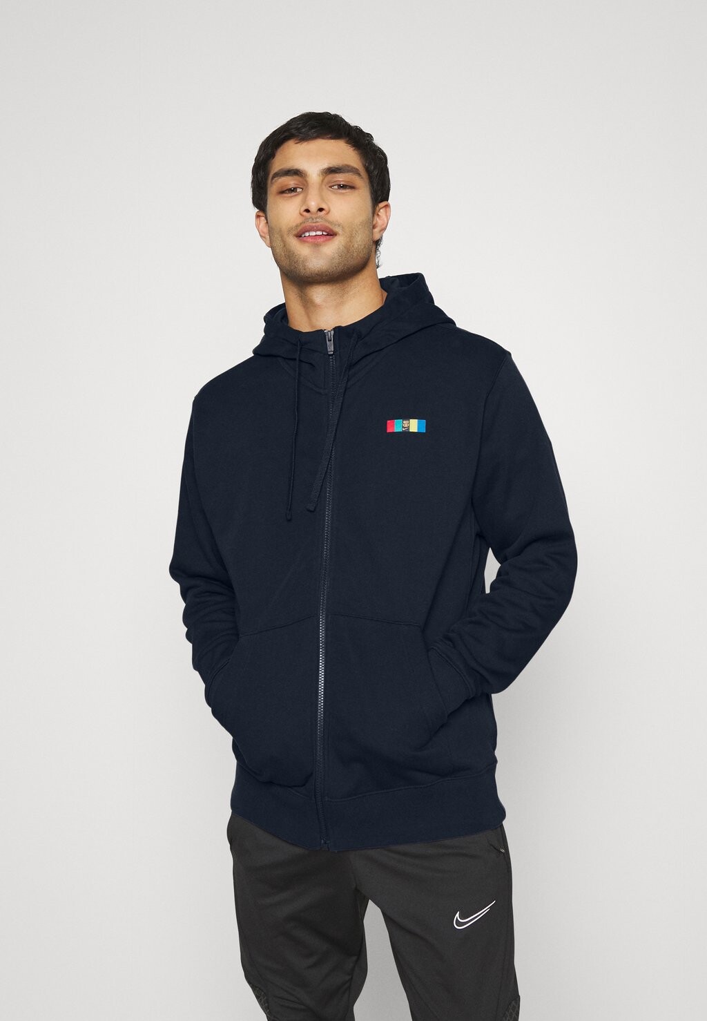 

Толстовка на молнии Nike