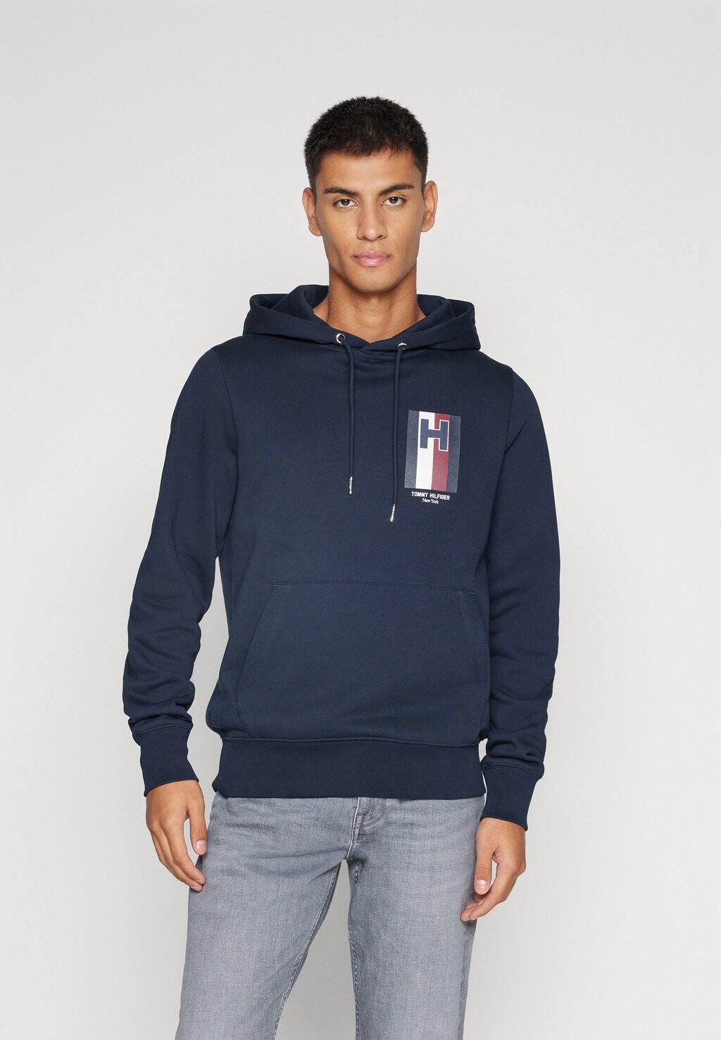 

Толстовка EMBLEM HOODIE Tommy Hilfiger, цвет desert sky