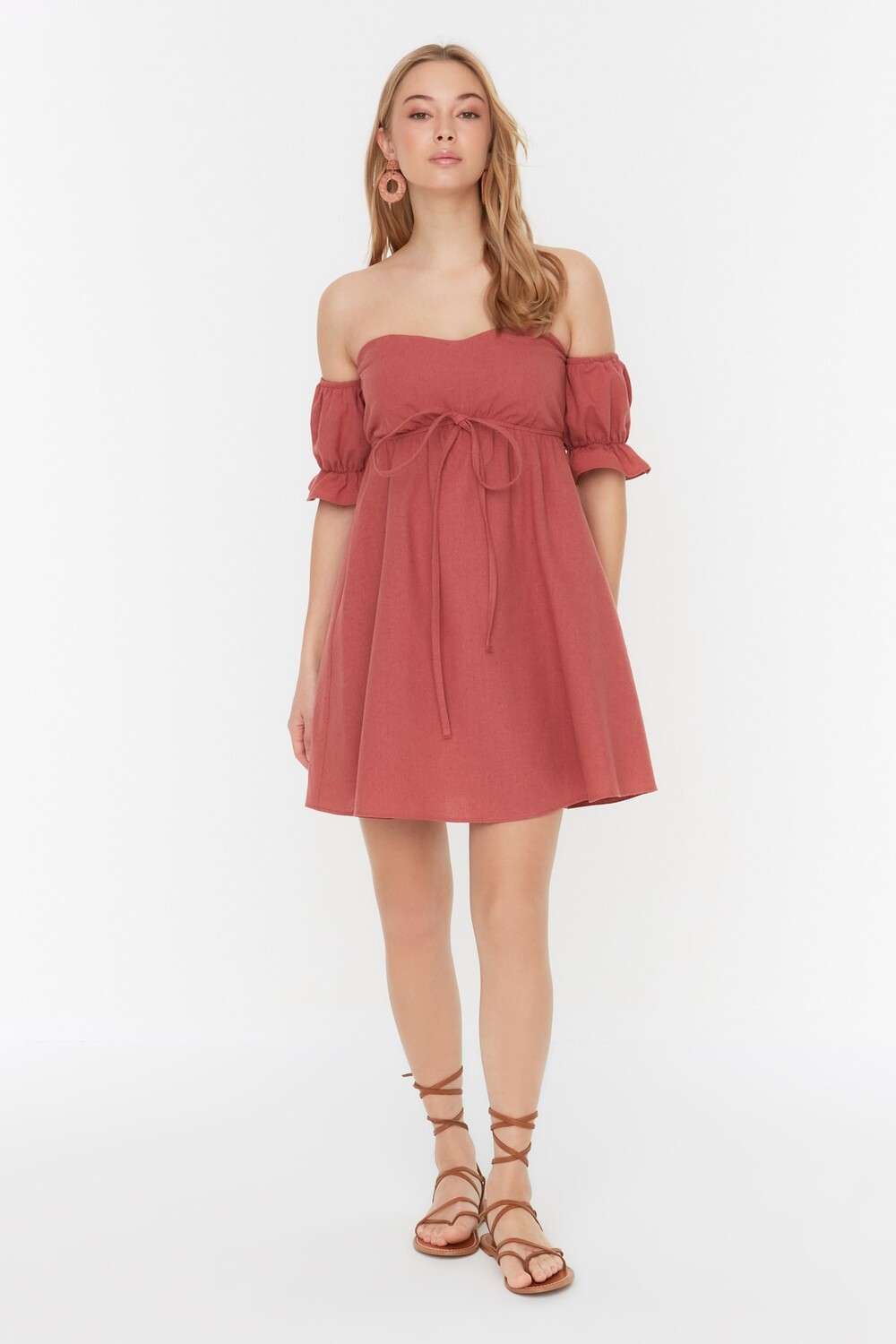 

Тканое платье Dusty Rose Petite с завязками Trendyol, розовый