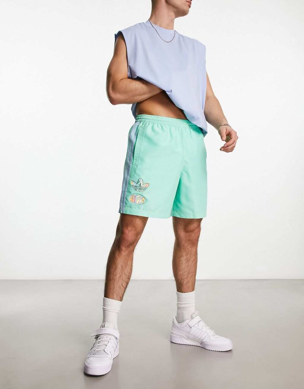

Мятно-пастельные шорты с рисунком adidas Originals Enjoy Summer