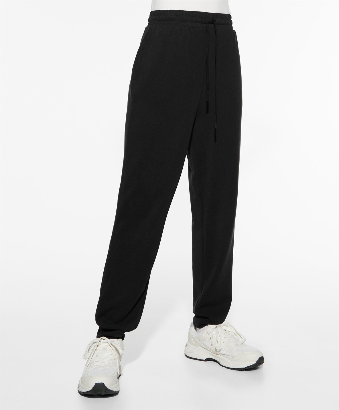 Джоггеры OYSHO Modal, черный брюки джоггеры reima манжеты карманы размер 110 черный