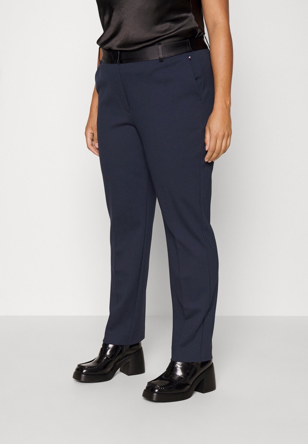 

Брюки Tommy Hilfiger Slim Punto Pant, небо пустыни, Черный