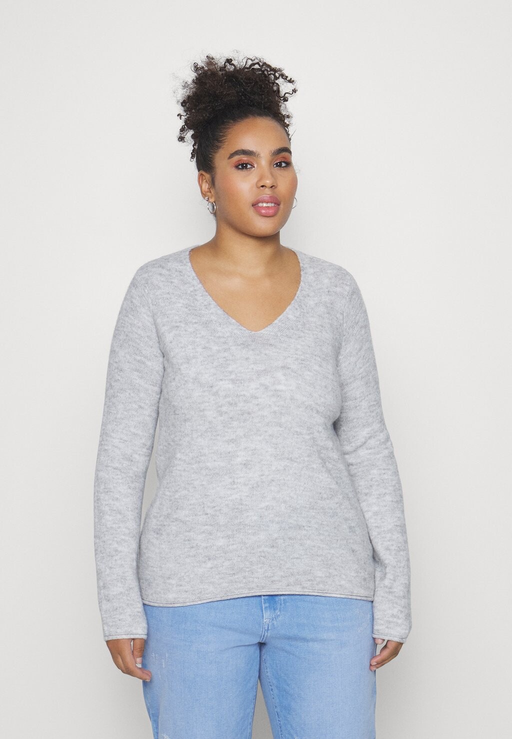 Свитшот Vero Moda Curve VMCRAIN V-NECK, цвет light grey melange